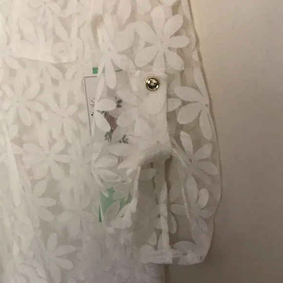 White flowered lace blouse - Picture 2 of 6